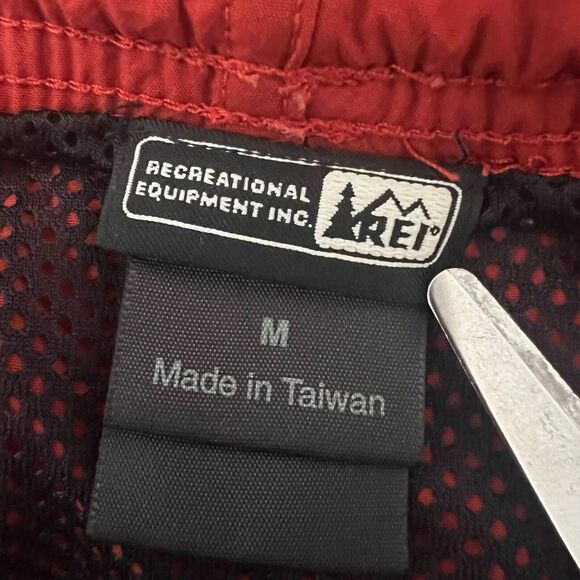 REI Shorts Men's Med Red Nylon Mesh Lined Swim Trunks - Picture 4 of 11